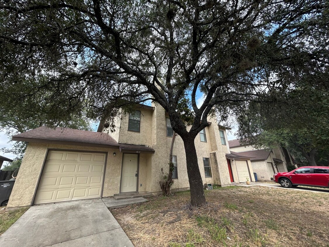 Primary Photo - **COMING SOON** GORGEOUS 2 Bedroom 1.5 Bat...