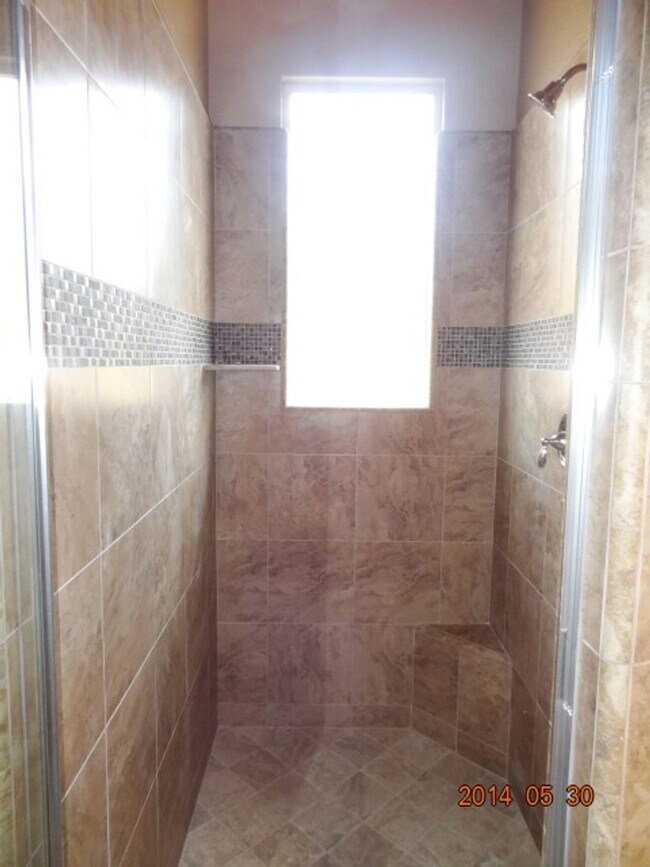 Building Photo - Beautiful Single-Family Home in Gated Comm...