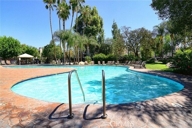 Foto del edificio - 21520 Burbank Blvd