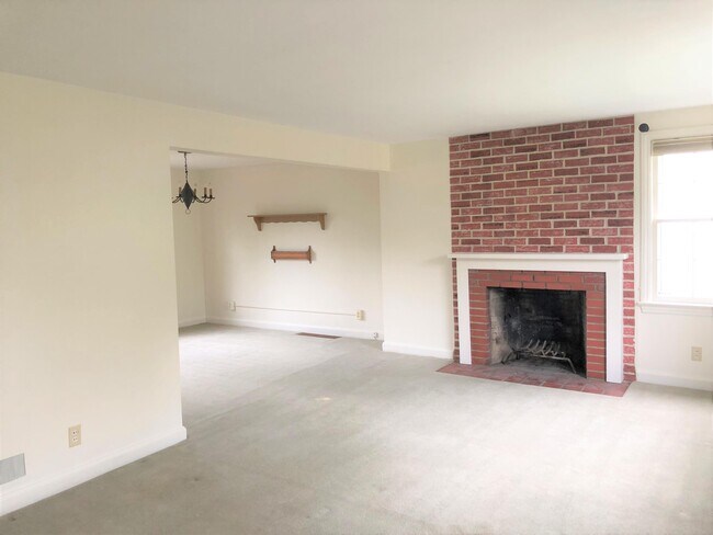 Building Photo - 105 Sunnyside Dr