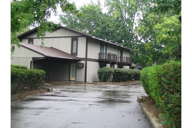Primary Photo - 2435 Russell St
