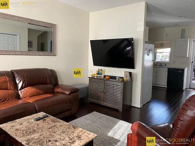 Foto principal - 112 W 7th St