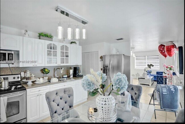Foto del edificio - 921 E 18th St