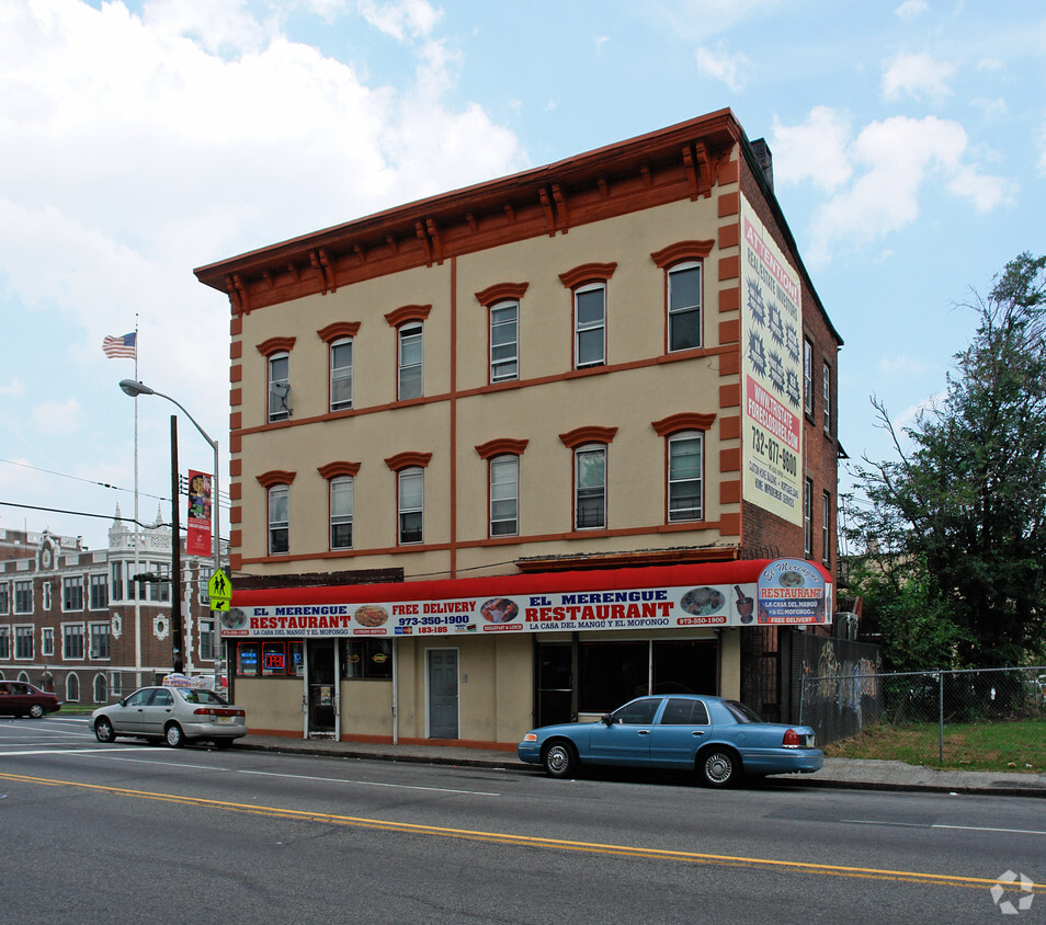 Foto del edificio - 183-185 Broadway