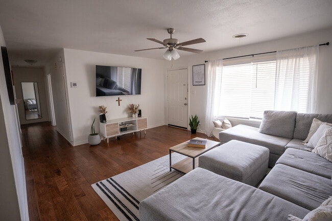 Foto del edificio - 1559 Parr St