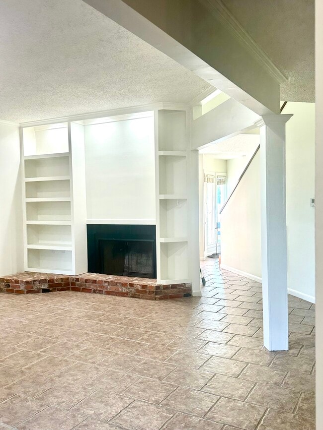 Building Photo - 363 Windermere Blvd