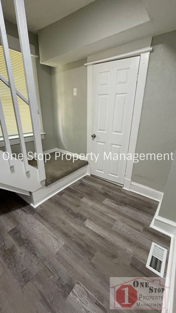 Building Photo - 4 Bedroom 2 bathroom in Kansas City!