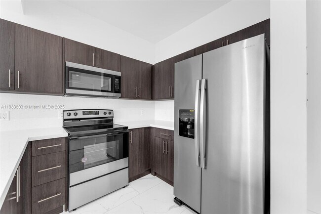 Foto del edificio - 1 Curtiss Pkwy