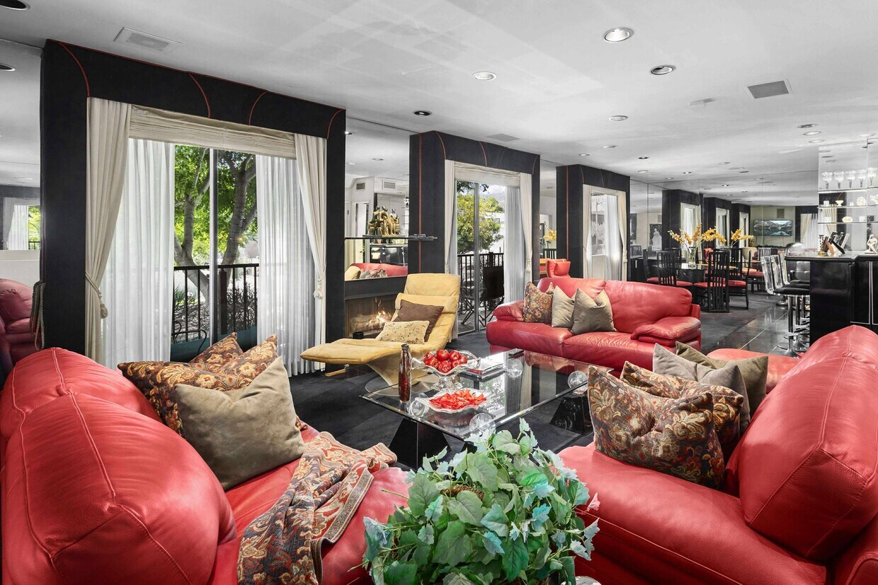 Foto principal - 540 N W Knoll Dr