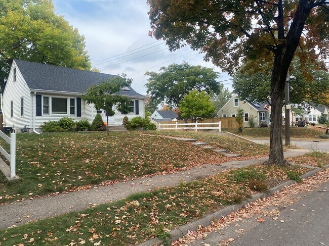 Foto del edificio - 6100 Vincent Ave S