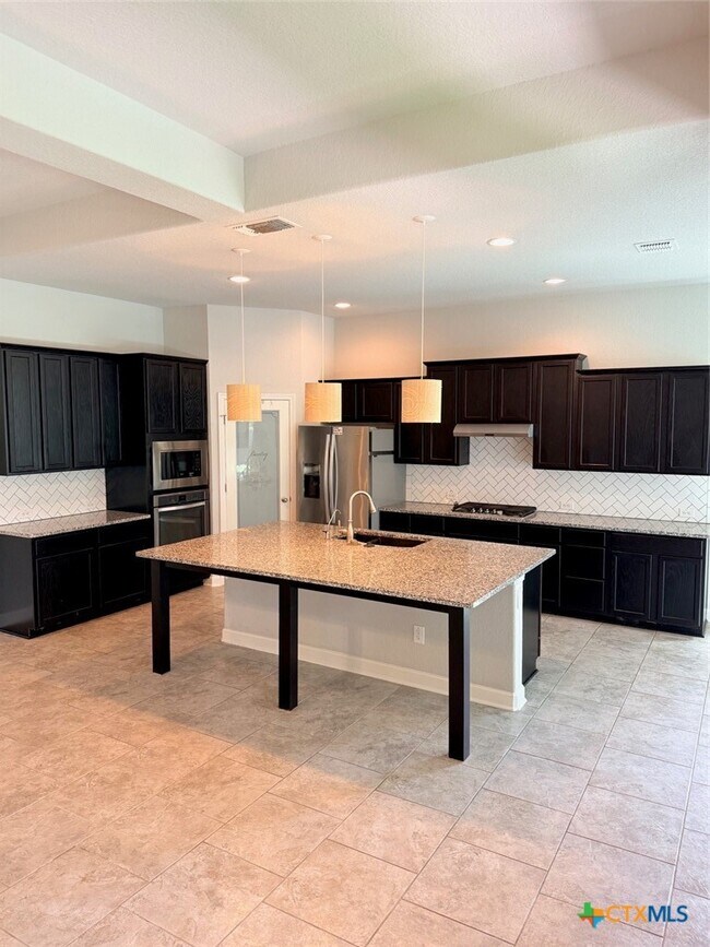 Building Photo - 490 Pecan Meadows