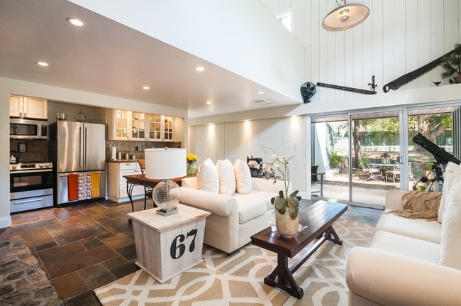greatroom - 23501 Ave La Caza