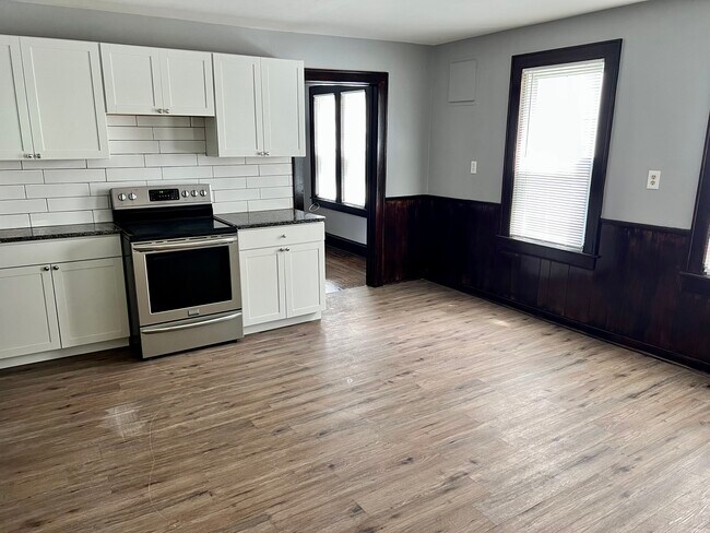 Building Photo - 33 Emory Ct