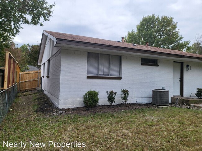 Foto del edificio - 3 br, 2 bath House - 1213 Carroll Dr