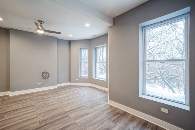 Building Photo - 4331 S Prairie Ave