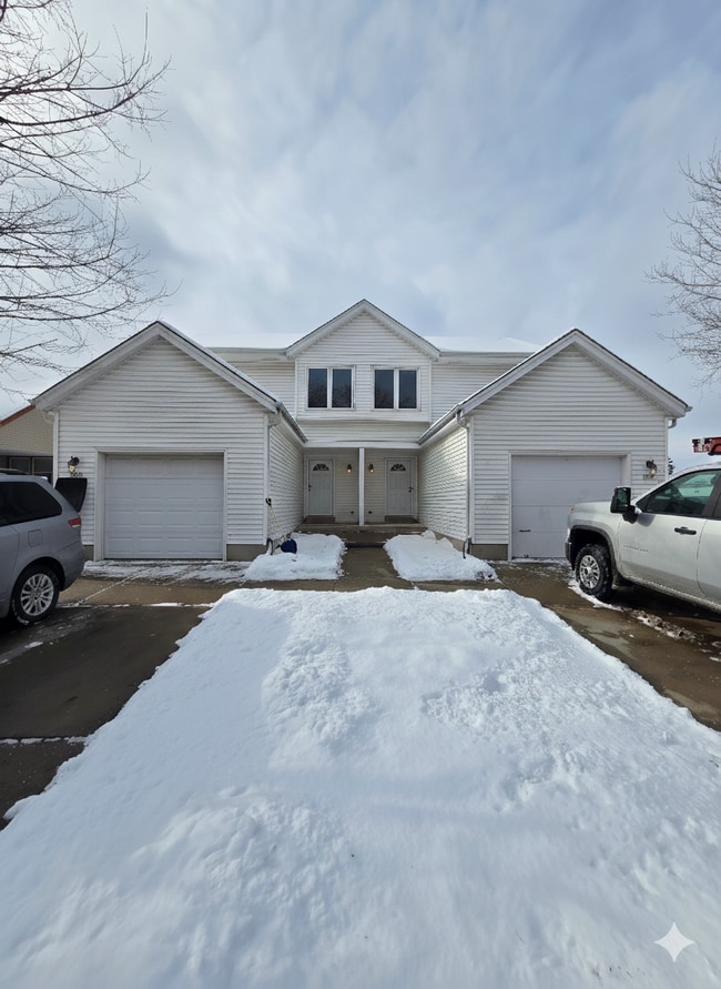 Building Photo - 2002 Madera St