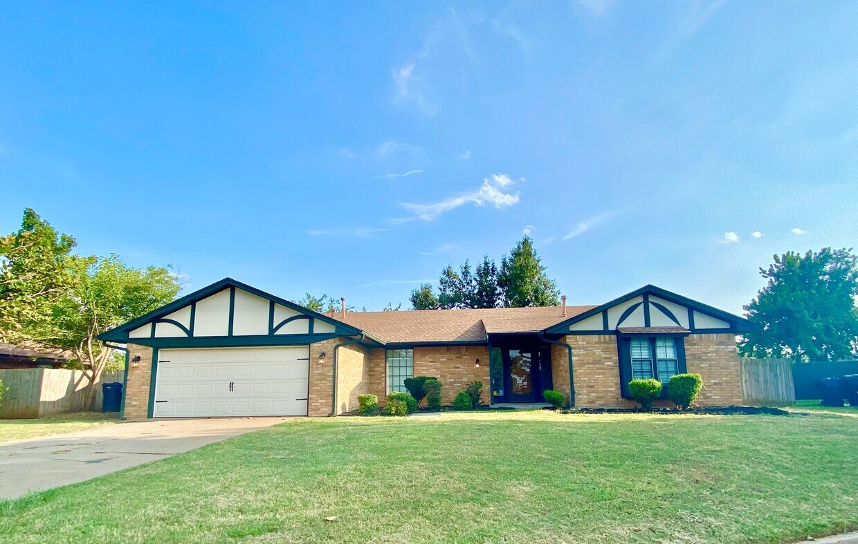Primary Photo - Beautiful Home in NW OKC -Available Now!