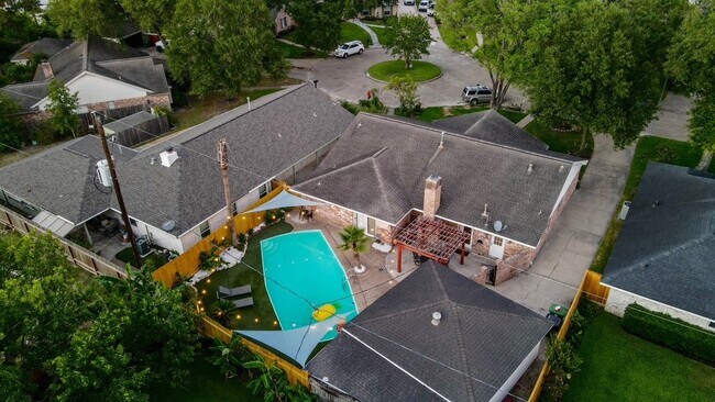 Foto del edificio - 9811 Rocktree Dr