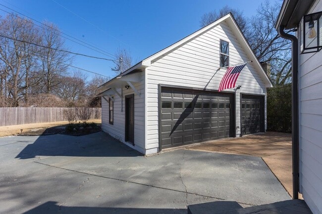 Building Photo - 3668 Aurora Cir