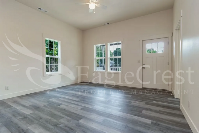Foto del edificio - Remodeled Four Bedroom House Located Near Whitman College