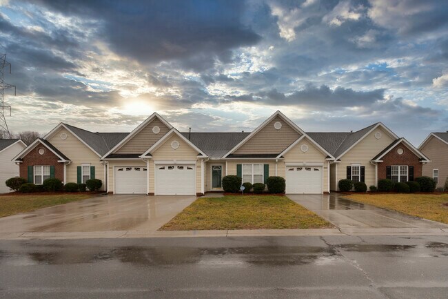 Foto del edificio - 3939 Creekside Ct