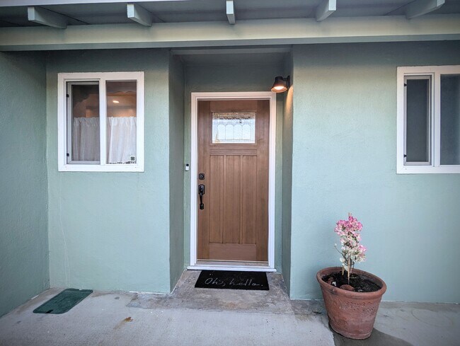 Foto del edificio - 2213 Newport Dr