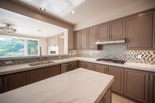 Building Photo - Live The Red Rock Country Club Lifestyle!!