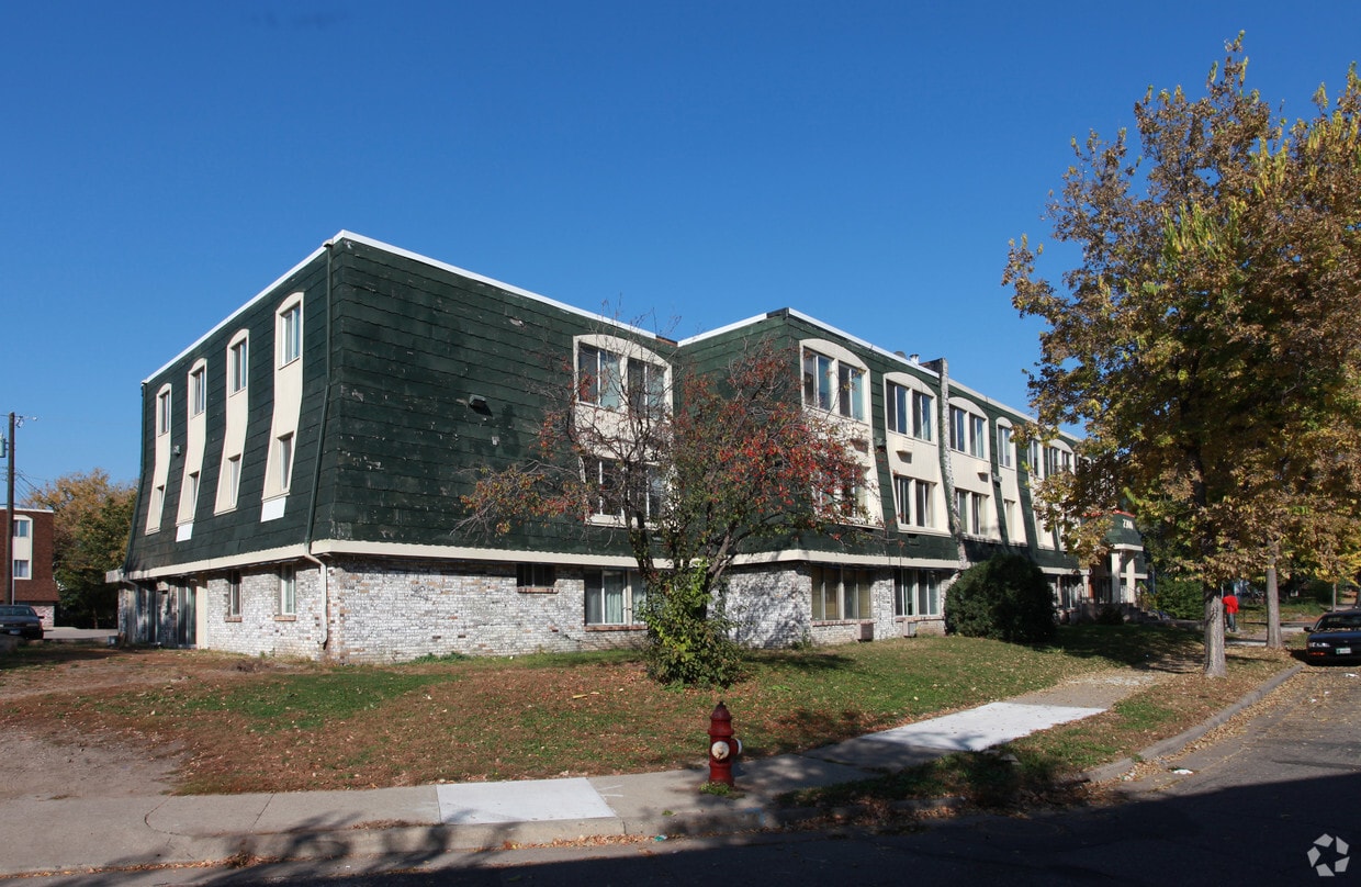 Building Photo - 2700 3rd Ave S