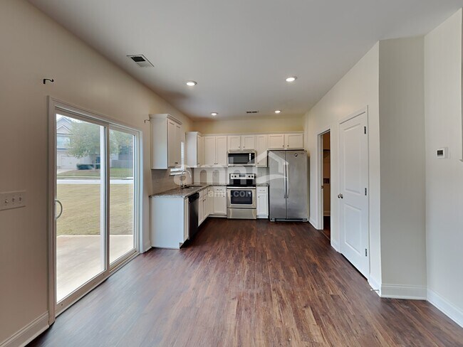 Foto del edificio - 8138 Willowbank Way