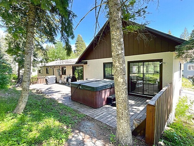 Building Photo - Mountain Retreat Home in Summit Park