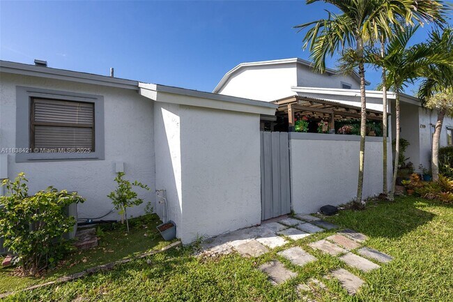 Foto del edificio - 15230 SW 68th St