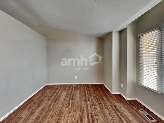 Building Photo - 498 N 500 W
