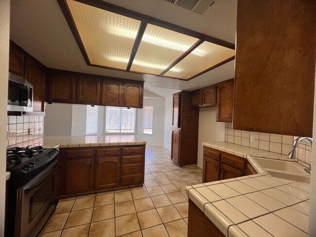 Foto del edificio - 439 HILLSDALE COURT  4 BEDROOM 2 BATHROOM ...