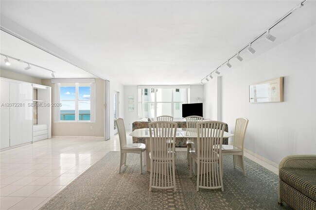 Foto del edificio - 5001 Collins Ave