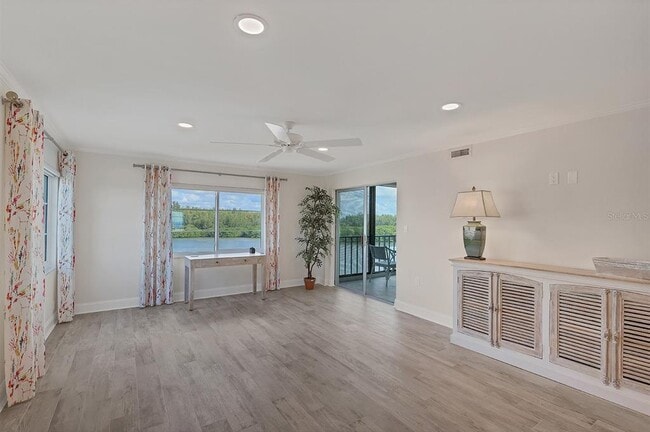 Foto del edificio - 9397 Midnight Pass Rd