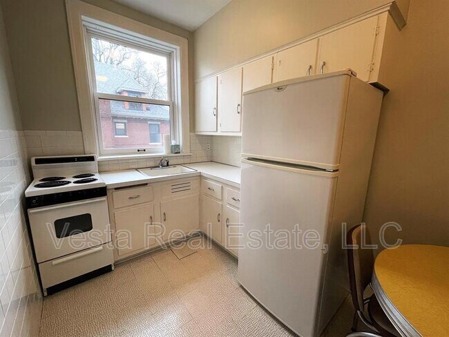 Foto del edificio - 815 N Prairie St