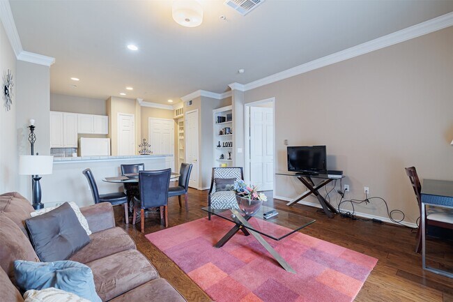 Foto del edificio - 2400 McCue Rd