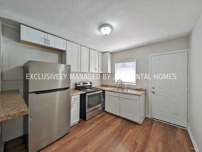 Foto del edificio - 239 E 16th St