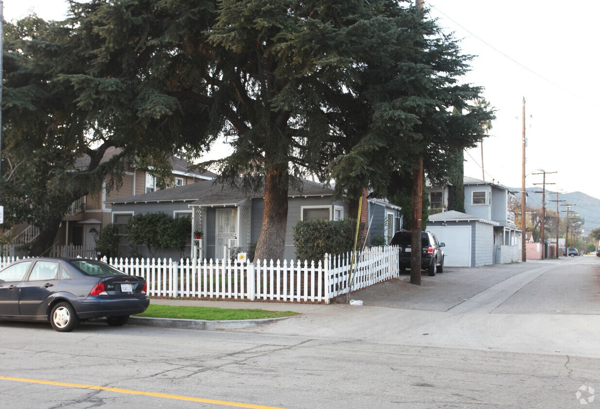 Primary Photo - 1215 S Lake St