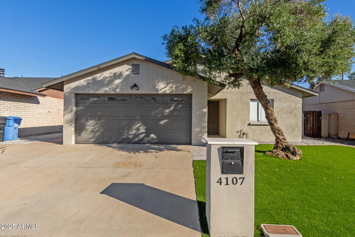 Foto principal - 4107 N 106th Ave