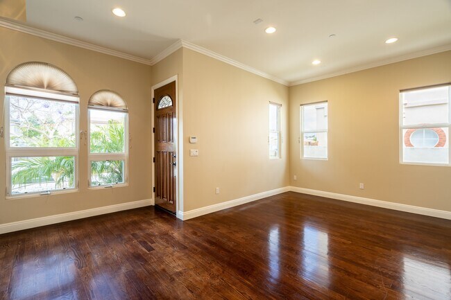 Foto del edificio - 3838 Tilden Ave