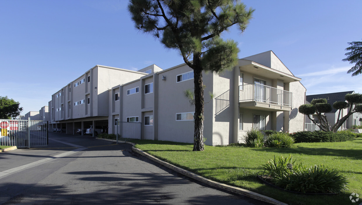 Building Photo - Tara Village Apartments