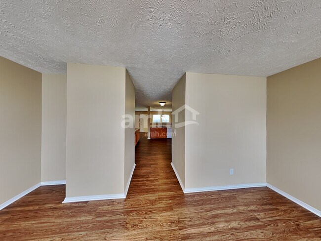 Foto del edificio - 2717 Sutherland Drive