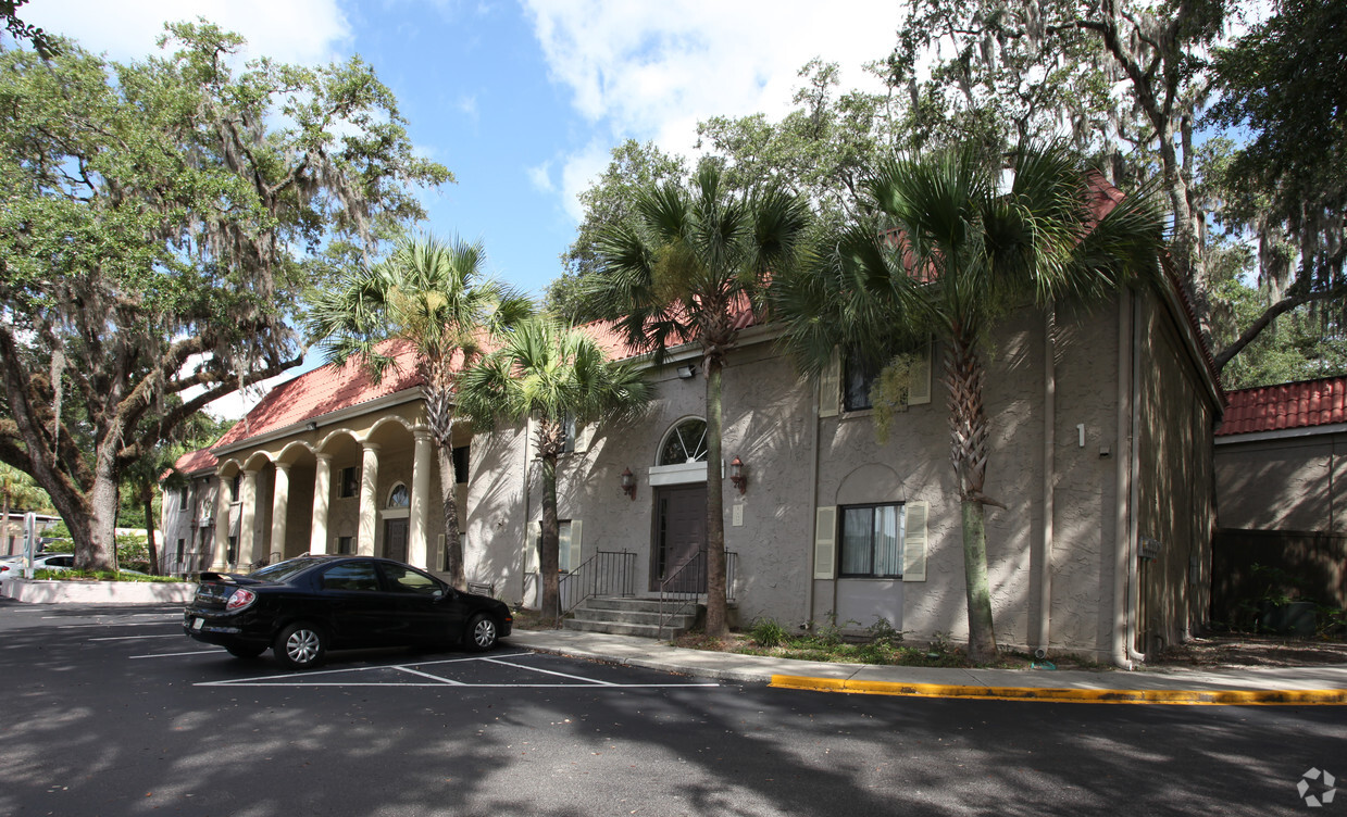 Primary Photo - Carlton at Oak Landing Condominiums