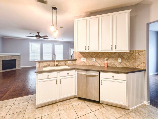 Foto del edificio - 15510 Fir Woods Ln