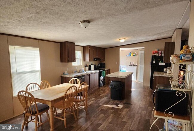 Foto del edificio - 8510 Darcy Ln