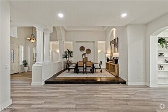 9421 Queen Charlotte Dr