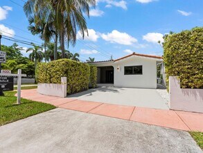 Building Photo - 1221 Biarritz Dr