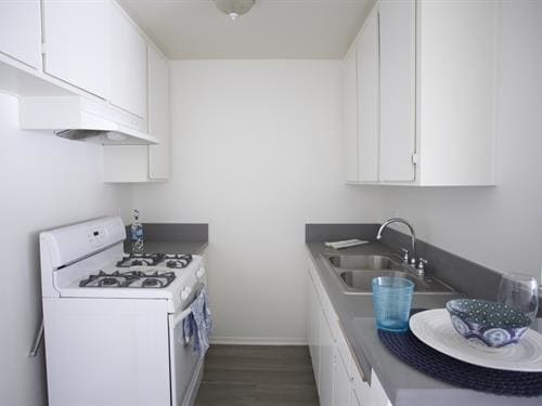 Building Photo - 18414 Collins St