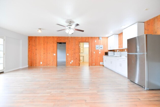 Foto del edificio - Darling 1 bedroom 1 bath guest house in Rancho Carrillo!